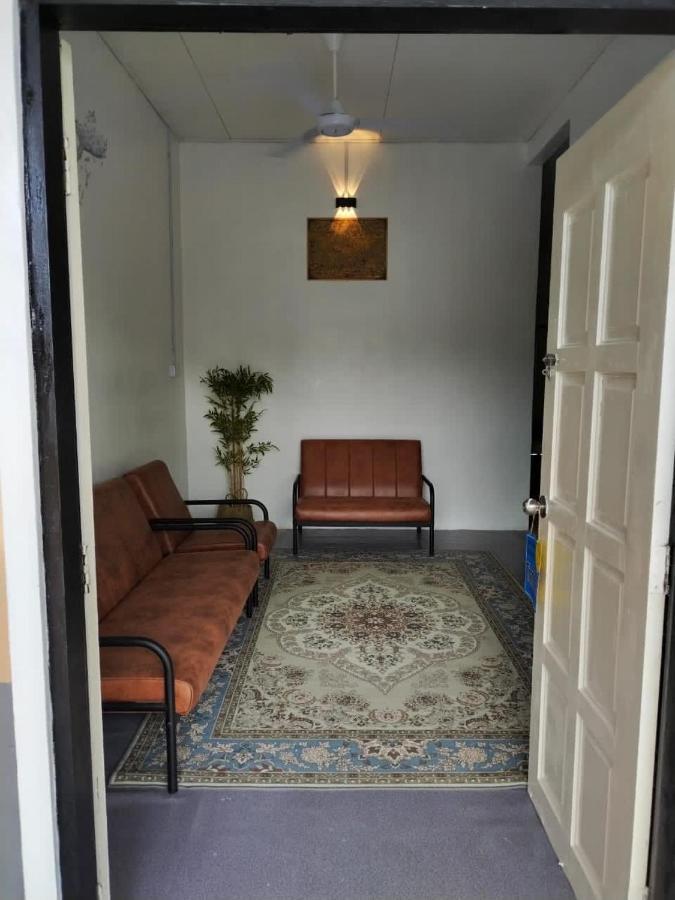 Homestay Embah Ros & Embah Lek Hutan Melintang Luaran gambar