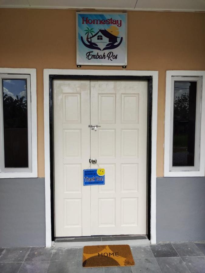 Homestay Embah Ros & Embah Lek Hutan Melintang Luaran gambar