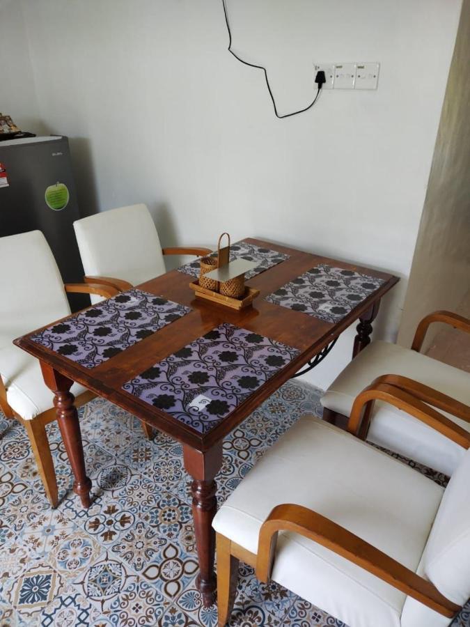 Homestay Embah Ros & Embah Lek Hutan Melintang Luaran gambar