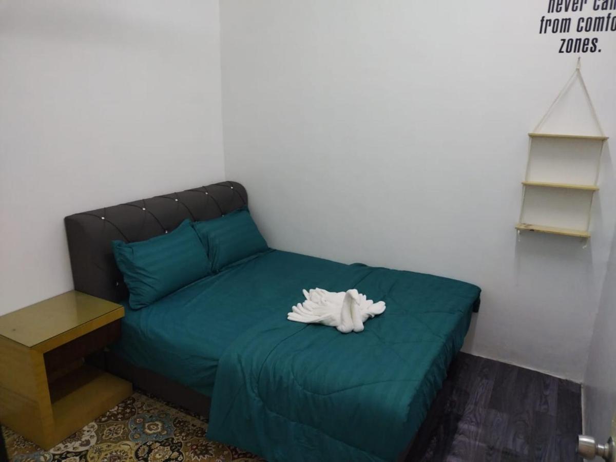 Homestay Embah Ros & Embah Lek Hutan Melintang Luaran gambar