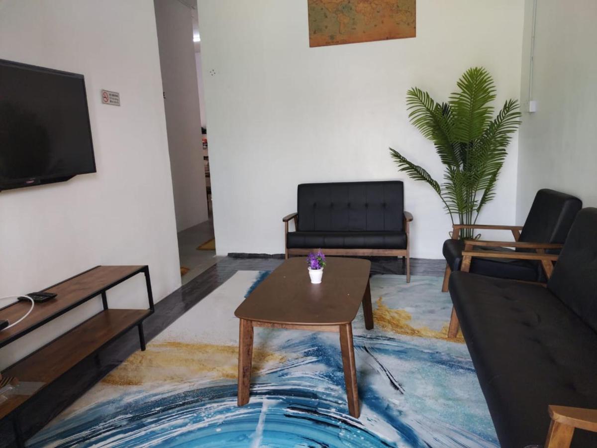 Homestay Embah Ros & Embah Lek Hutan Melintang Luaran gambar