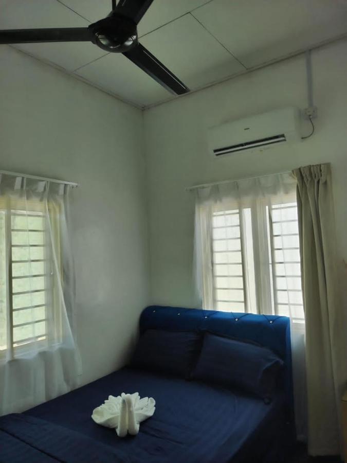Homestay Embah Ros & Embah Lek Hutan Melintang Luaran gambar