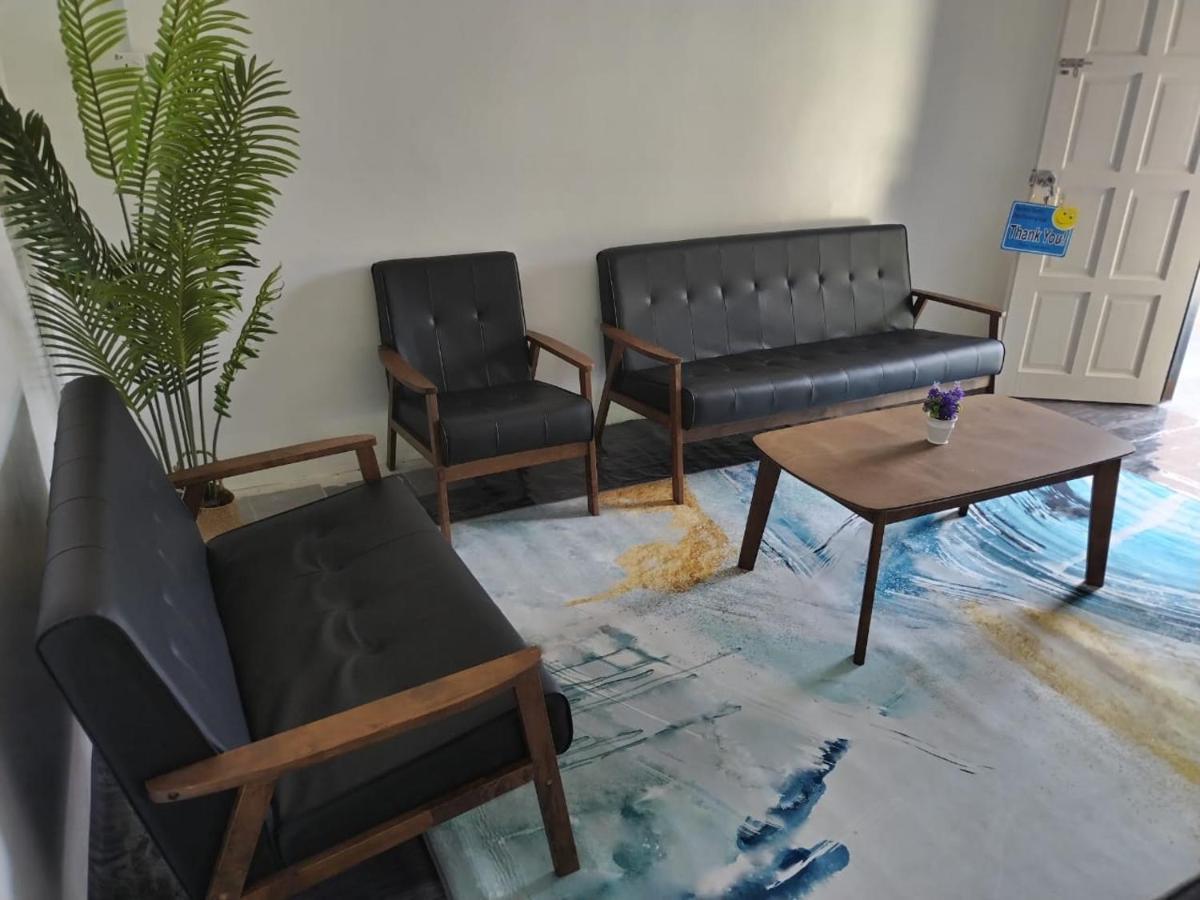 Homestay Embah Ros & Embah Lek Hutan Melintang Luaran gambar