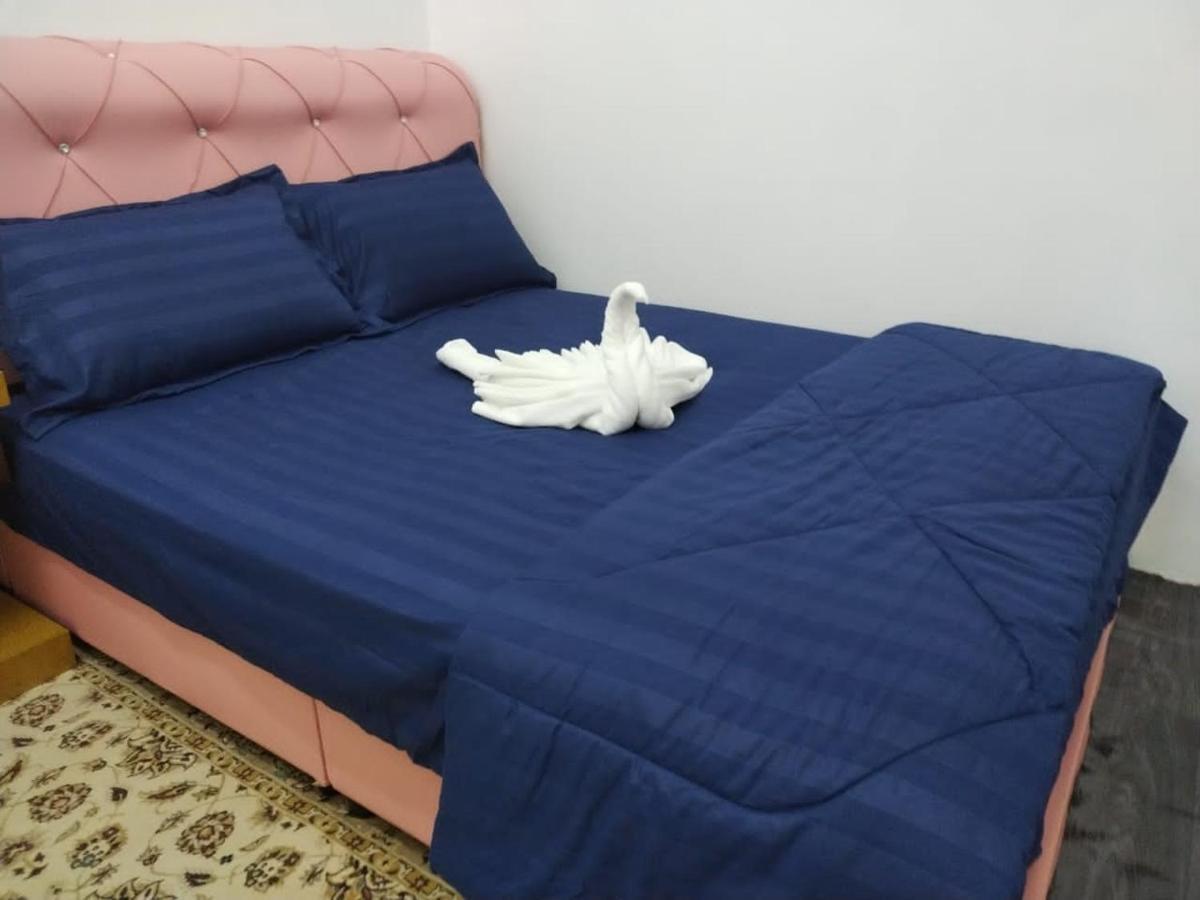 Homestay Embah Ros & Embah Lek Hutan Melintang Luaran gambar