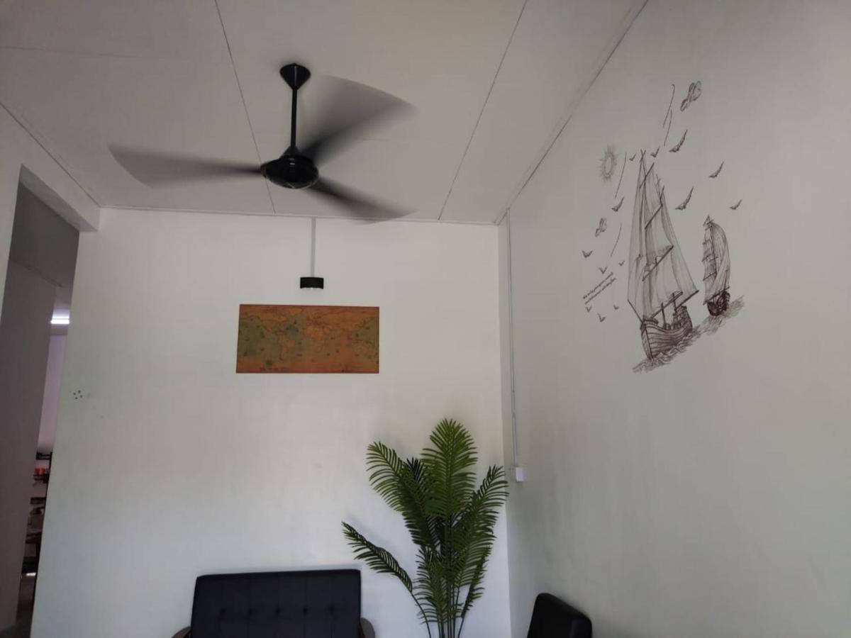 Homestay Embah Ros & Embah Lek Hutan Melintang Luaran gambar