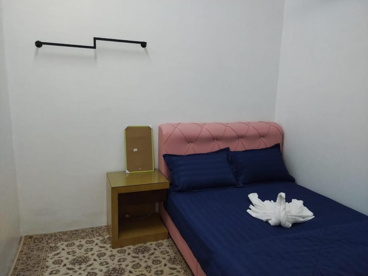 Homestay Embah Ros & Embah Lek Hutan Melintang Luaran gambar